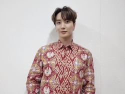 Melokal, Leeteuk dan Yesung Super Junior Pakai Batik Rancangan Ridwan Kamil