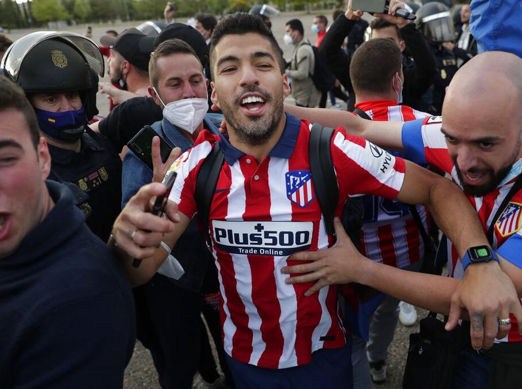 Atletico Juara LaLiga, Suarez Hampir Kirim Foto ke Bartomeu-Koeman Atletico Juara LaLiga, Suarez Hampir Kirim Foto ke Bartomeu-Koeman