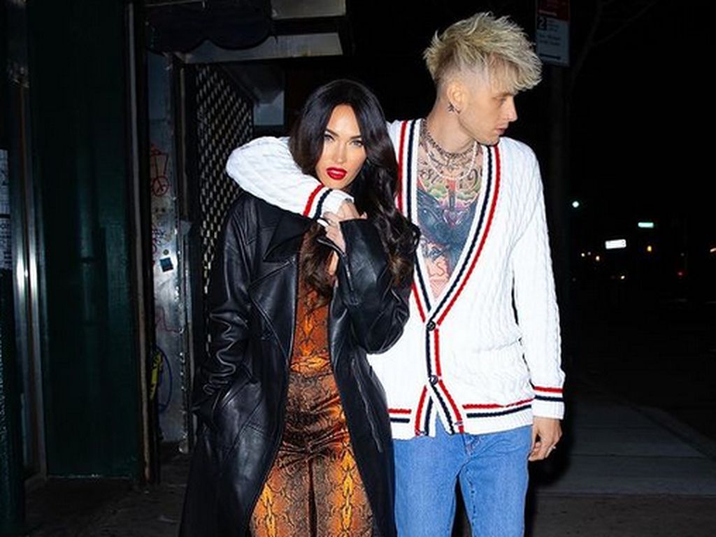 Megan Fox dan Machine Gun Kelly Makin Lengket Megan Fox dan Machine Gun Kelly Makin Lengket