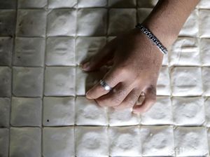 Pabrik Tahu di Ibu Kota Tetap Beroperasi Kala Harga Kedelai Meninggi Pabrik Tahu di Ibu Kota Tetap Beroperasi Kala Harga Kedelai Meninggi