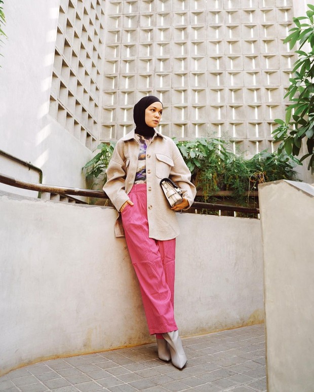 Pakaian dengan Warna Cerah