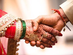 Siasati Lockdown, Pengantin India Bikin Pesta Tanpa Jaga Jarak di Pesawat