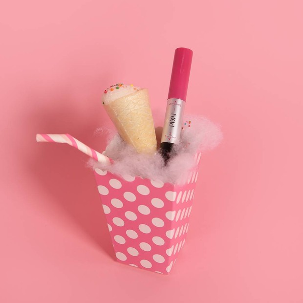 Maskara bening yang waterproof buat merias wajahmu agar lebih cantik natural.