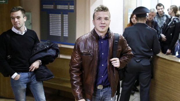 Opposition blogger and activist Roman Protasevich, who is accused of participating in an unsanctioned protest at the Kuropaty preserve, arrives for a court hearing in Minsk, Belarus April 10, 2017. Picture taken April 10, 2017. REUTERS/Stringer