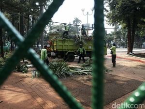 Sempat Tak Terurus, Taman Martha Tiahahu Blok M Dibersihkan