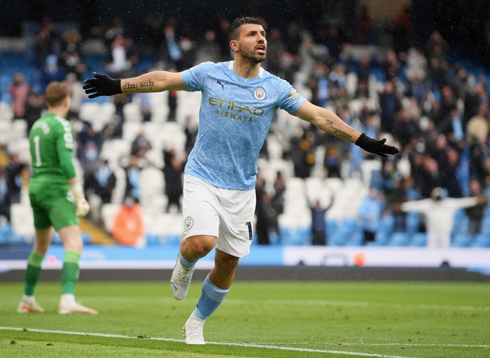 MANCHESTER, ENGLAND - MAY 23: Sergio Aguero of Manchester City celebrates after scoring his teams fifth goal during the Premier League match between Manchester City and Everton at Etihad Stadium on May 23, 2021 in Manchester, England. A limited number of fans will be allowed into Premier League stadiums as Coronavirus restrictions begin to ease in the UK. (Photo by Michael Regan/Getty Images)