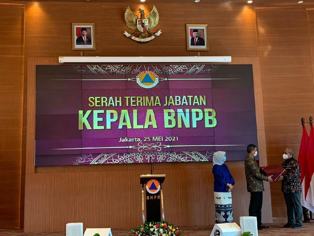 Sertijab dengan Ganip Warsito, Doni Monardo Cerita Tantangan Bertugas di BNPB Sertijab dengan Ganip Warsito, Doni Monardo Cerita Tantangan Bertugas di BNPB