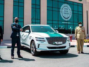 Alasan Mengejutkan Polisi Dubai Pakai Supercar Mahal, Bukan Buat Kejar Penjahat Alasan Mengejutkan Polisi Dubai Pakai Supercar Mahal, Bukan Buat Kejar Penjahat