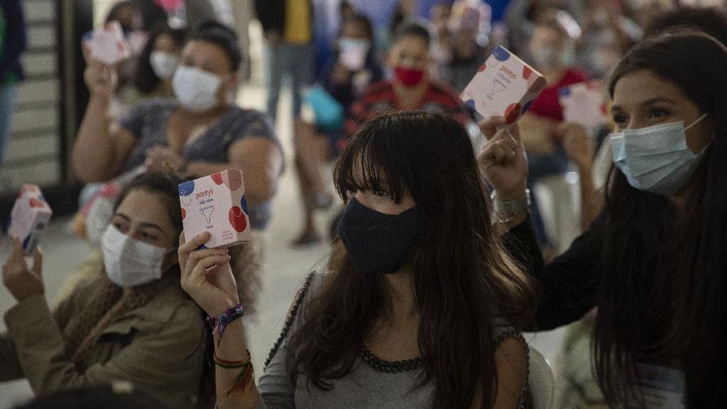 Wanita Brasil Dapat Sumbangan Pembalut Kala Pandemi