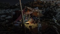 Warga Gaza Bangun Tenda di Atas Reruntuhan Bangunan