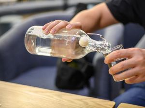 5 Alasan Sehat Mengapa Bangun Tidur Dianjurkan Minum Air Putih