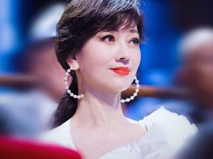 10 Pesona Angie Chiu, Pemain Siluman Ular Putih Usia Aslinya Bikin Kaget 10 Pesona Angie Chiu, Pemain Siluman Ular Putih Usia Aslinya Bikin Kaget