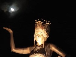 Sempat Tertutup Mendung, Akhirnya Warga Banyuwangi Bisa Melihat Gerhana Bulan