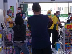 Bagaimana Nasib Karyawan Giant Setelah 395 Gerai Ditutup?