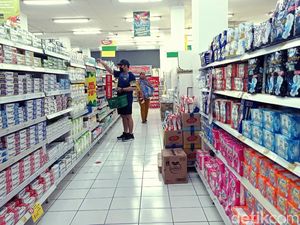Menengok Timeline Gerai Giant Gugur Satu per Satu Menengok Timeline Gerai Giant Gugur Satu per Satu