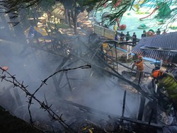 Dua Kios di Kawasan Wisata Karang Setra Bandung Hangus Terbakar