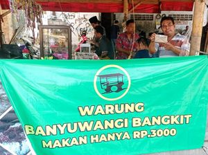 Komunitas di Banyuwangi Borong Nasi Bungkus PKL Saat Pandemi