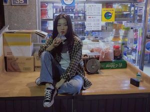 Intip Imutnya Seulgi Red Velvet Saat Nongkrong di Kafe Intip Imutnya Seulgi Red Velvet Saat Nongkrong di Kafe