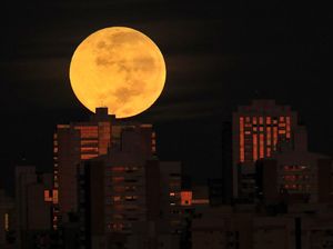 Cantiknya Penampakan Puncak Gerhana Bulan Total Cantiknya Penampakan Puncak Gerhana Bulan Total