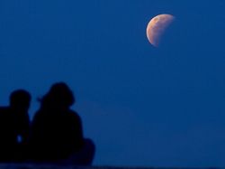 Gerhana Bulan Total 8 November 2022, Waspada Air Laut Pasang
