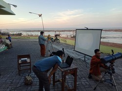 Saat Mahasiswa UINSA Gelar Pengamatan Super Blood Moon Secara Virtual