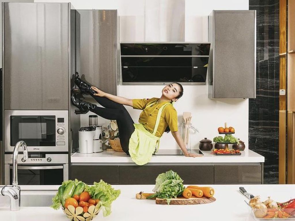 Hobi Masak, Dewi Perssik Jago Buat Sambel Tempong hingga Martabak Hobi Masak, Dewi Perssik Jago Buat Sambel Tempong hingga Martabak