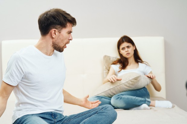 Tanda-Tanda Pasanganmu Seorang Gaslighter