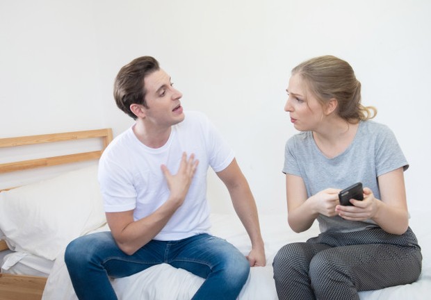 Tanda-Tanda Pasanganmu Seorang Gaslighter