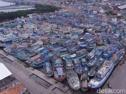 Nelayan Tak Bisa Melaut Gegara Ribuan Kapal Menumpuk di Pelabuhan Tegal