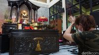 Khidmat Perayaan Waisak di Maha Vihara Mojopahit
