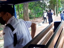 Emak-emak di Ragunan Ngeyel Saat Ditegur soal Masker: Bentar Mau Foto