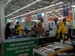 Giant Diserbu Pengunjung Jelang Tutup Permanen, Begini Suasananya! Giant Diserbu Pengunjung Jelang Tutup Permanen, Begini Suasananya!