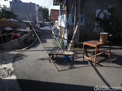 Suasana Lockdown Klaster di Cilangkap saat 97 Warga Positif Covid-19