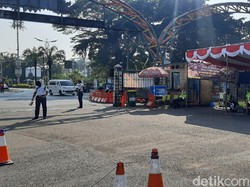 Begini Suasana Penjagaan Taman Margasatwa Ragunan di Hari Libur Waisak