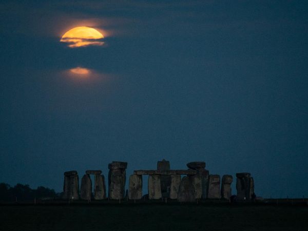 Ciamik Penampakan Supermoon di Inggris