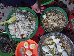 Tradisi Liwetan Saat Gerhana Bulan Dipercaya untuk Keselamatan Ibu Hamil