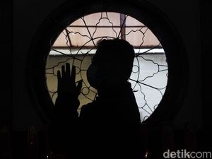 Khusyuk Waisak di Vihara Tanda Bhakti Bandung Khusyuk Waisak di Vihara Tanda Bhakti Bandung