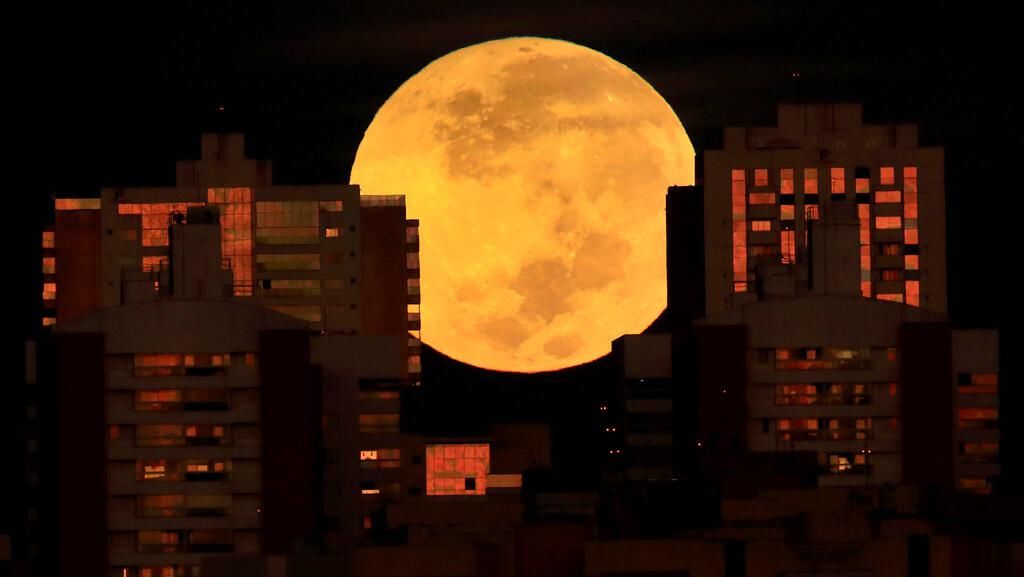 Wow, Begini Potret Super Blood Moon di Brasil