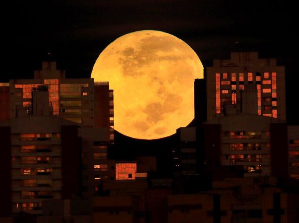 Wow, Begini Potret Super Blood Moon di Brasil