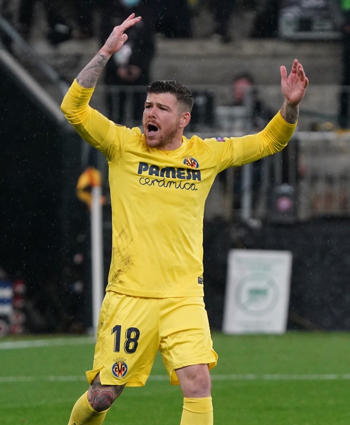 GDANSK, POLAND - MAY 26: Alberto Moreno of Villarreal CF celebrates scoring their team's fourth penalty in the penalty shoot out during the UEFA Europa League Final between Villarreal CF and Manchester United at Gdansk Arena on May 26, 2021 in Gdansk, Poland. (Photo by Janek Skarzynski - Pool/Getty Images)