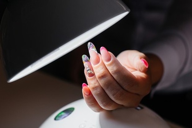 artificial nail atau kuku tiruan/freepik.com artificial nail atau kuku tiruan