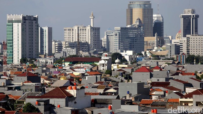 Pertumbuhan ekonomi RI di kuartal II-2021 diramal tembus 7%. BI menyebut hal ini alasannya pemulihan di sektor penunjang turut mendorong ekonomi nasional.