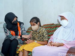 Jemput Anak Terancam Putus Sekolah, Bupati Ipuk Disambut Tangis Haru