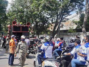 Buruh Pendemo di Depan Kantor Indomaret Jakut Bubar Usai Ditolak Warga