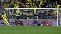 Raul Albiol mengecoh De Gea di tendangan ketujuh. (Foto: Getty Images/Kacper Pempel - Pool)