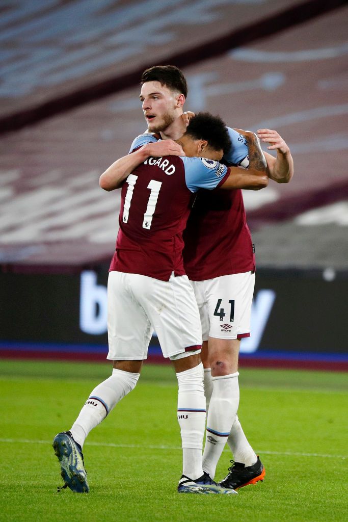 LONDON, ENGLAND - FEBRUARY 15: Declan Rice of West Ham celebrates with teammate Jesse Lingard after scoring their team's first goal during the Premier League match between West Ham United and Sheffield United at London Stadium on February 15, 2021 in London, England. Sporting stadiums around the UK remain under strict restrictions due to the Coronavirus Pandemic as Government social distancing laws prohibit fans inside venues resulting in games being played behind closed doors. (Photo by John Sibley - Pool/Getty Images)