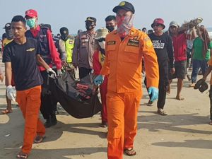 Siswi SMP yang Hilang Terseret Ombak di Pantai Sawarna Ditemukan Tewas