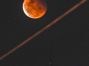 Mengapa Blood Moon Berwarna Merah? Ternyata Ini Alasannya Mengapa Blood Moon Berwarna Merah? Ternyata Ini Alasannya