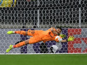 Video: Marseille Sepakat Lepas Kiper Geronimo Rulli ke Manchester City