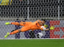 Video: Marseille Sepakat Lepas Kiper Geronimo Rulli ke Manchester City